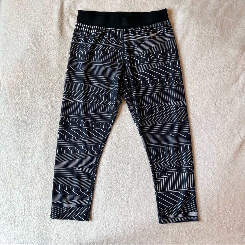 Nike Golf Dri-Fit Black White Striped Cropped Active Leggings Pants Athleisure